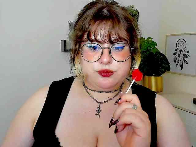 OpheliaLush webcam