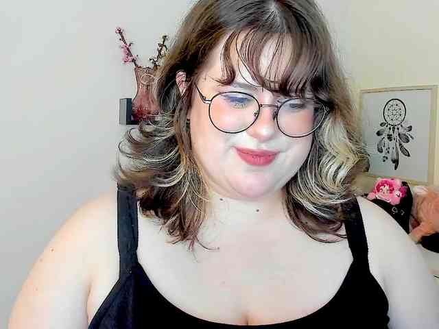 OpheliaLush webcam