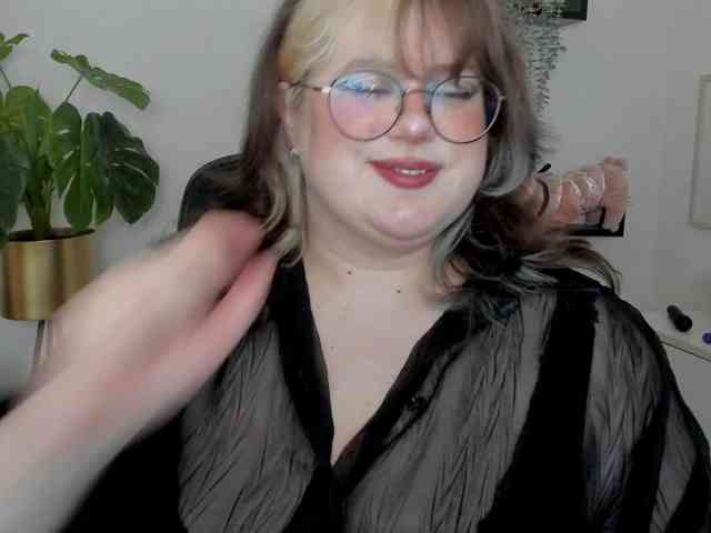 OpheliaLush webcam
