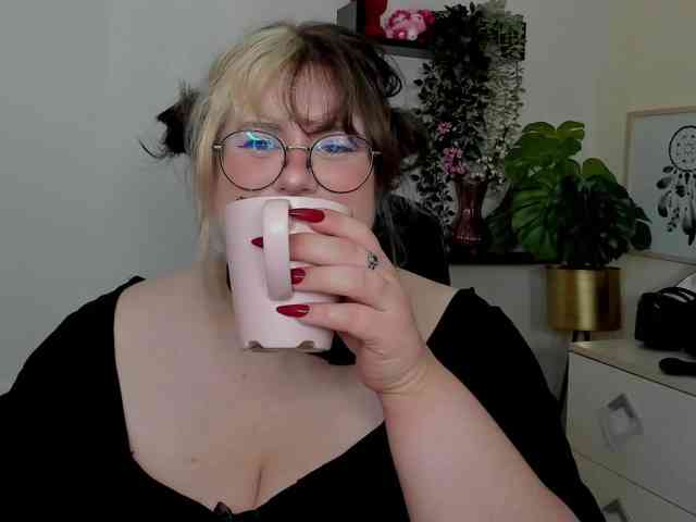 OpheliaLush webcam