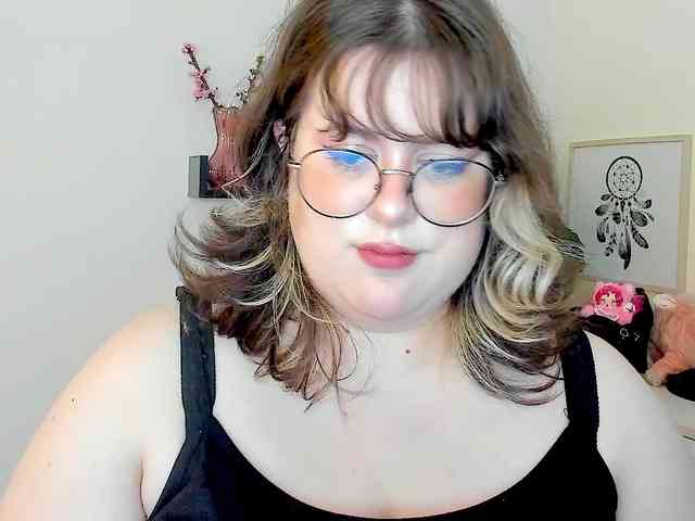 OpheliaLush webcam