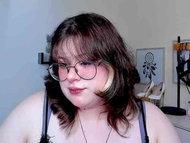 OpheliaLush webcam