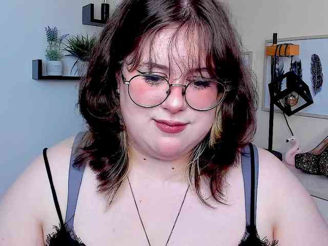 OpheliaLush webcam