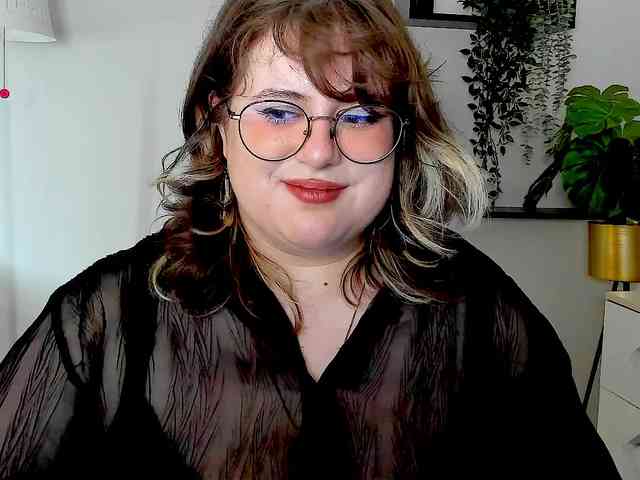OpheliaLush webcam