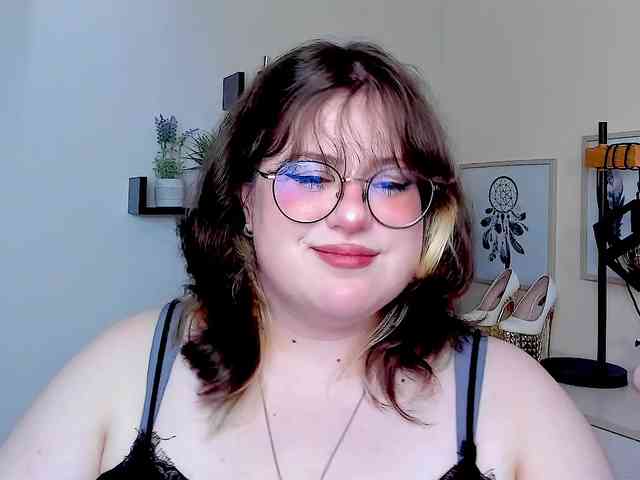 OpheliaLush webcam