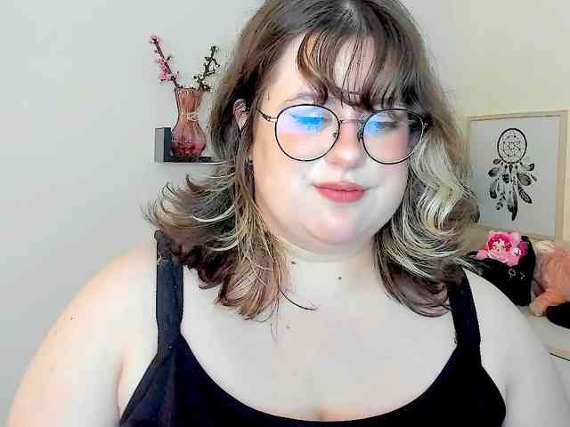 OpheliaLush webcam
