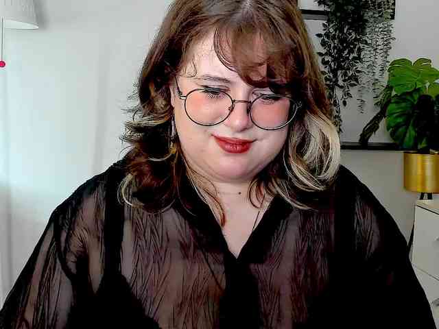 OpheliaLush webcam
