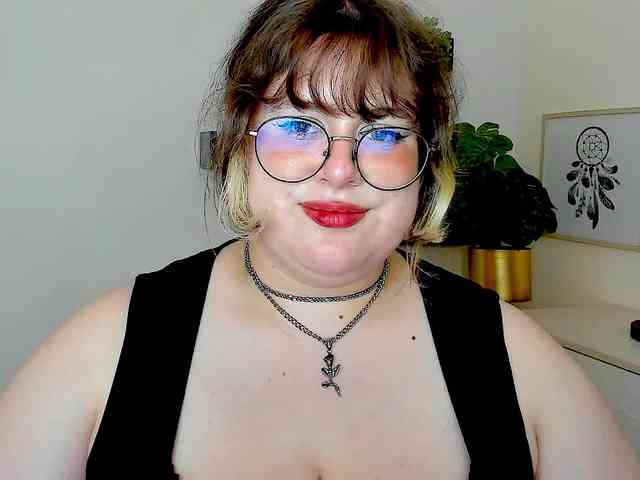 OpheliaLush webcam