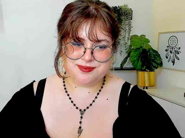 OpheliaLush webcam