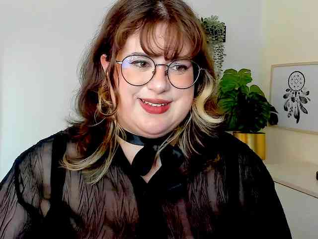 OpheliaLush webcam