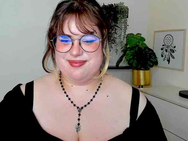 OpheliaLush webcam