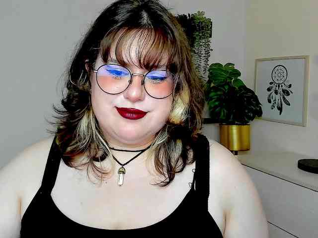 OpheliaLush Live Webcam on BongaCams