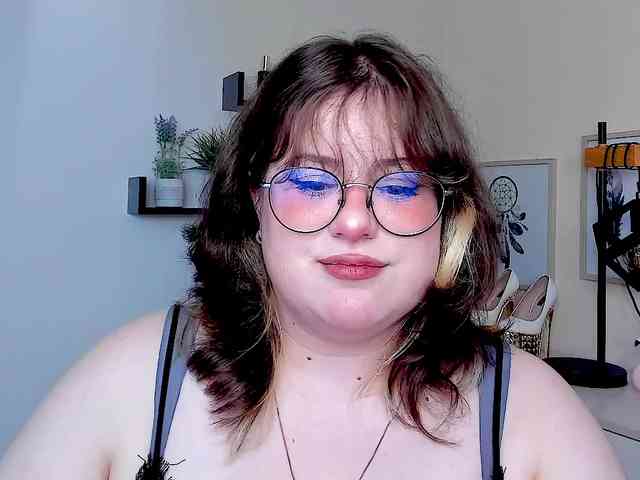 OpheliaLush webcam