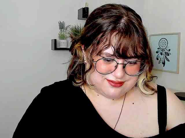 OpheliaLush webcam