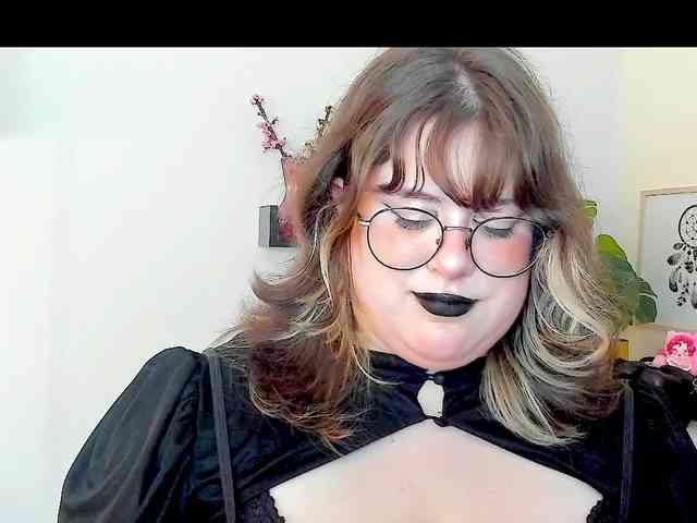 OpheliaLush webcam