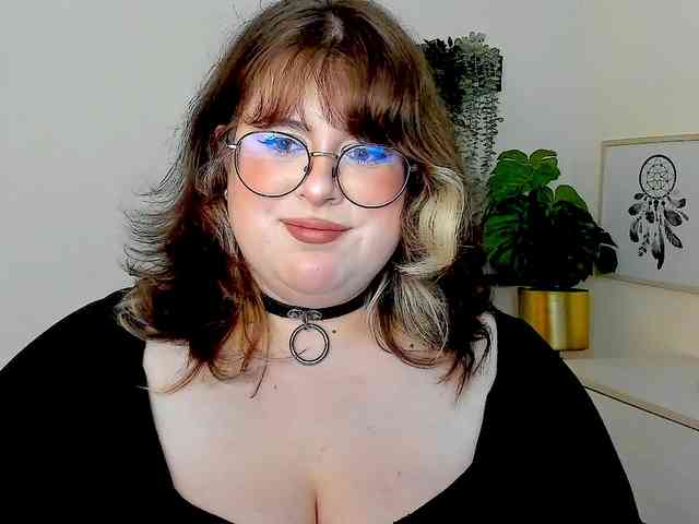 OpheliaLush webcam