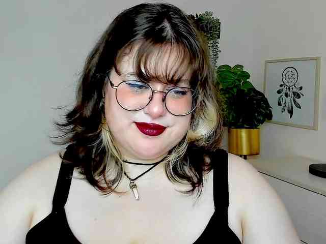 OpheliaLush Live Webcam on BongaCams