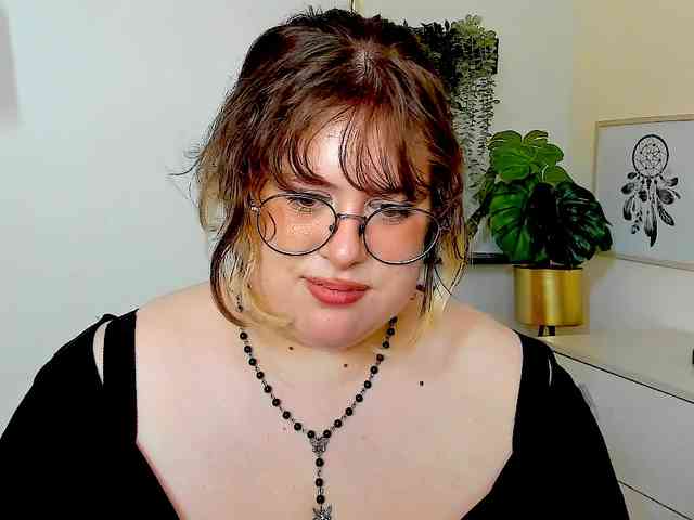 OpheliaLush webcam