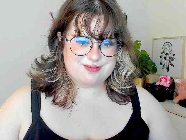 OpheliaLush webcam