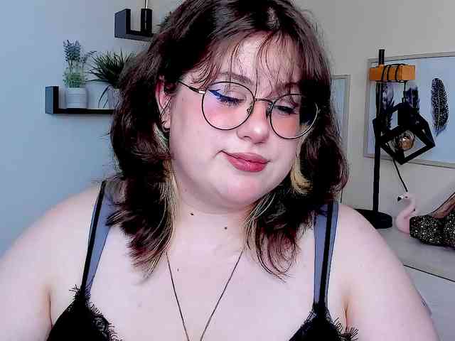 OpheliaLush webcam