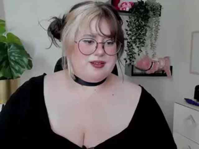 OpheliaLush webcam