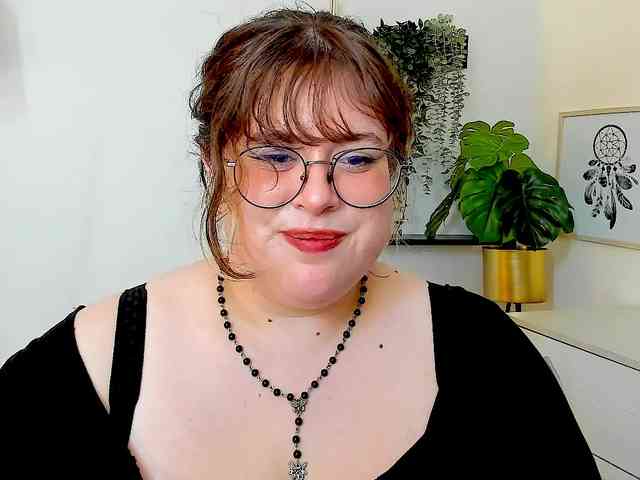 OpheliaLush webcam