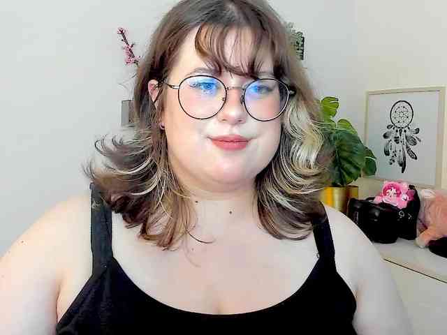 OpheliaLush webcam