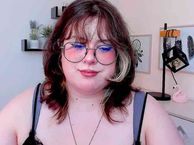 OpheliaLush webcam