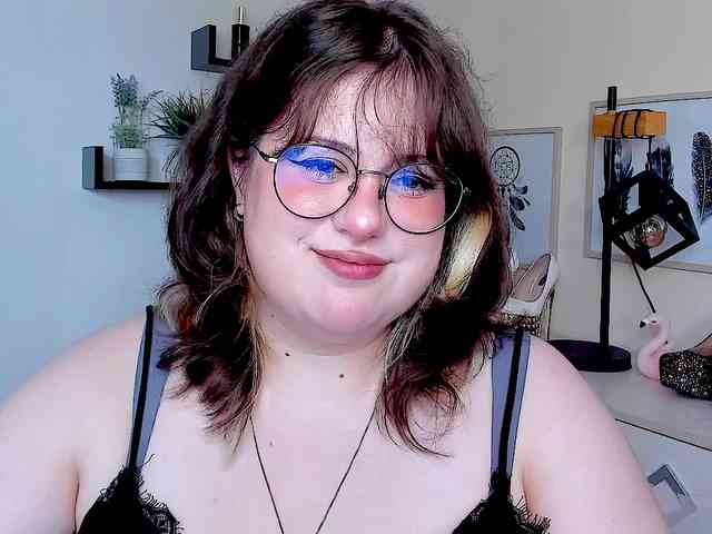 OpheliaLush webcam