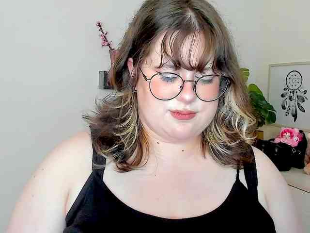 OpheliaLush webcam