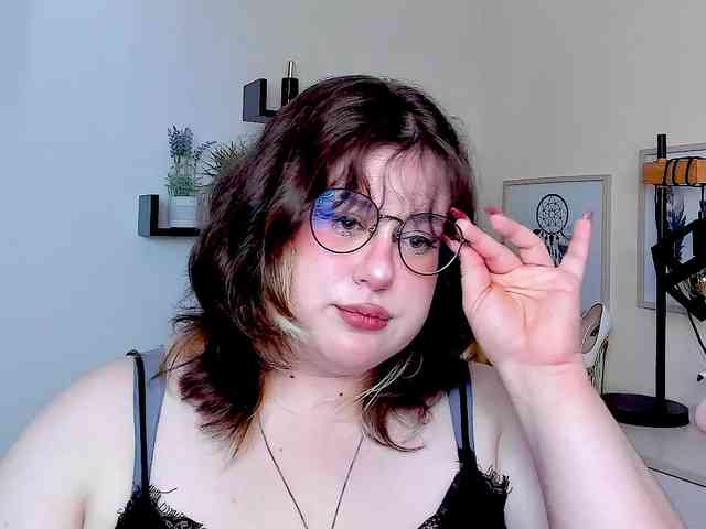 OpheliaLush webcam