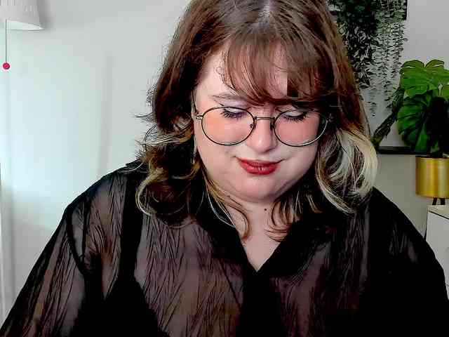 OpheliaLush webcam