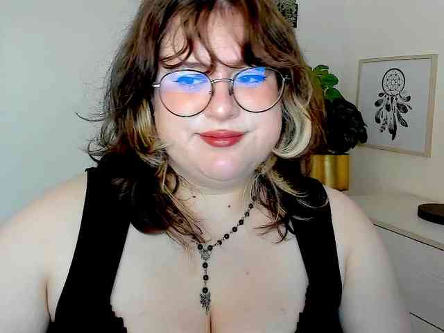 OpheliaLush webcam