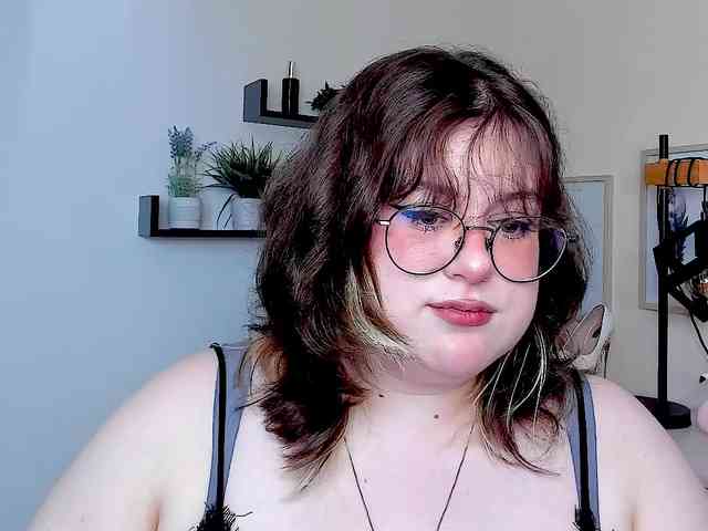 OpheliaLush webcam
