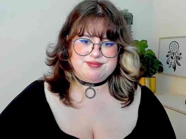 OpheliaLush webcam