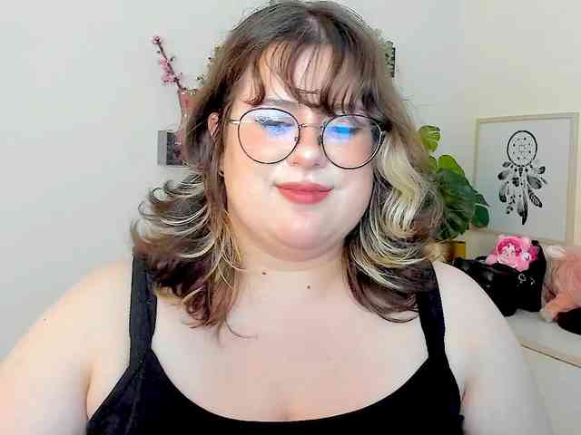 OpheliaLush webcam