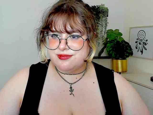OpheliaLush webcam