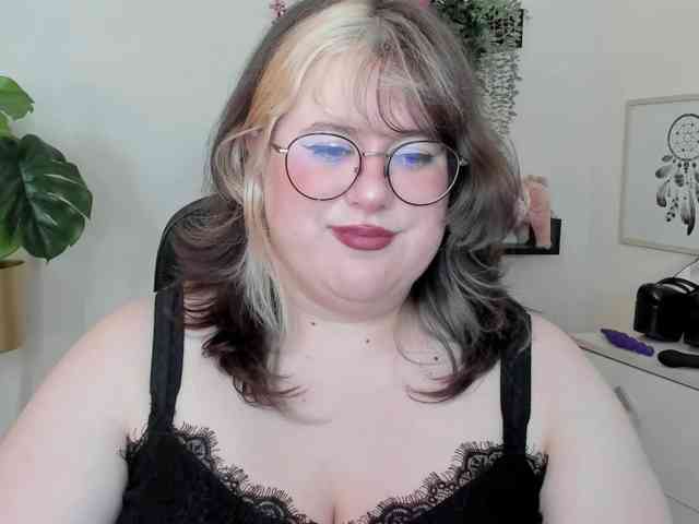 OpheliaLush webcam