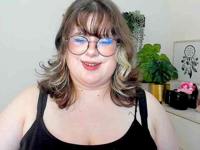OpheliaLush webcam