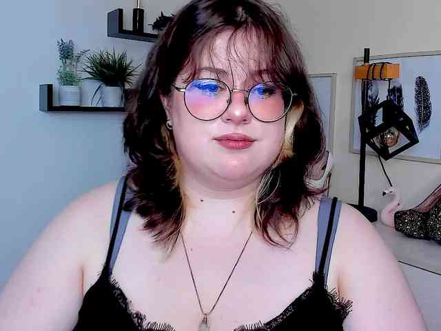 OpheliaLush webcam