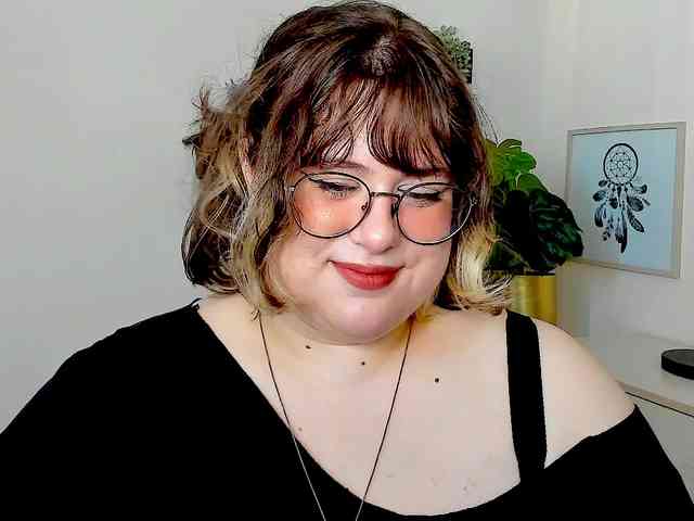 OpheliaLush webcam