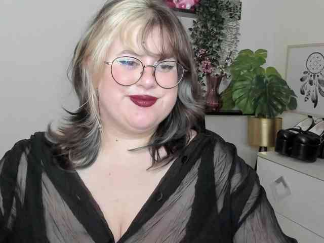 OpheliaLush webcam