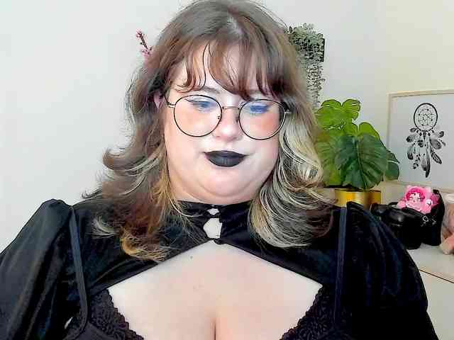 OpheliaLush webcam