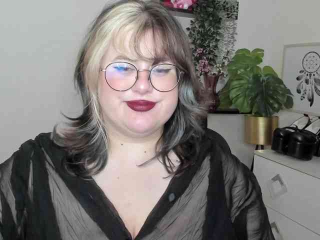 OpheliaLush webcam