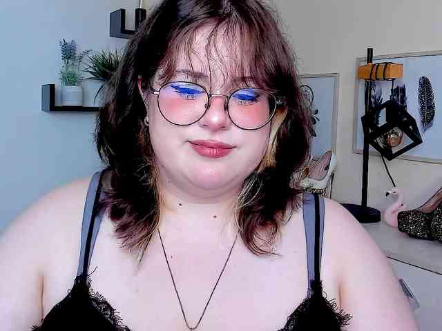 OpheliaLush webcam