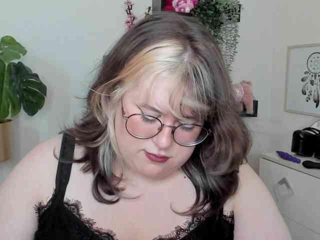 OpheliaLush webcam