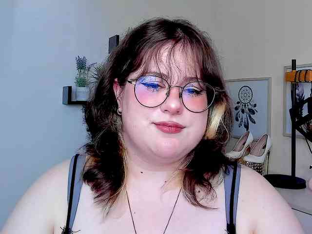 OpheliaLush webcam