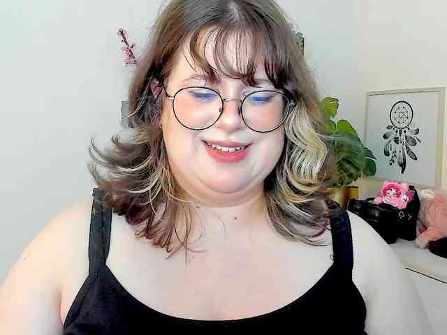 OpheliaLush webcam