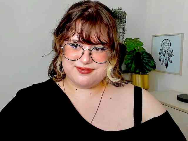 OpheliaLush webcam