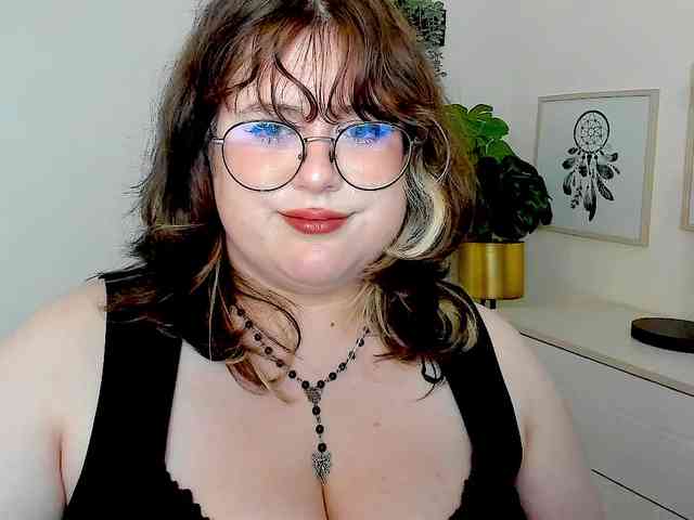 OpheliaLush webcam
